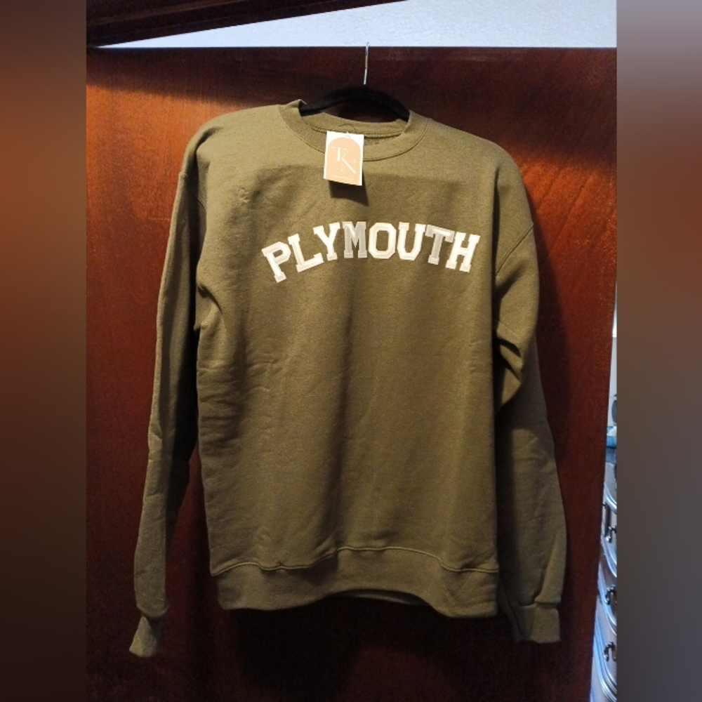 Woman's Green Sweatshirt Size Medium NWT